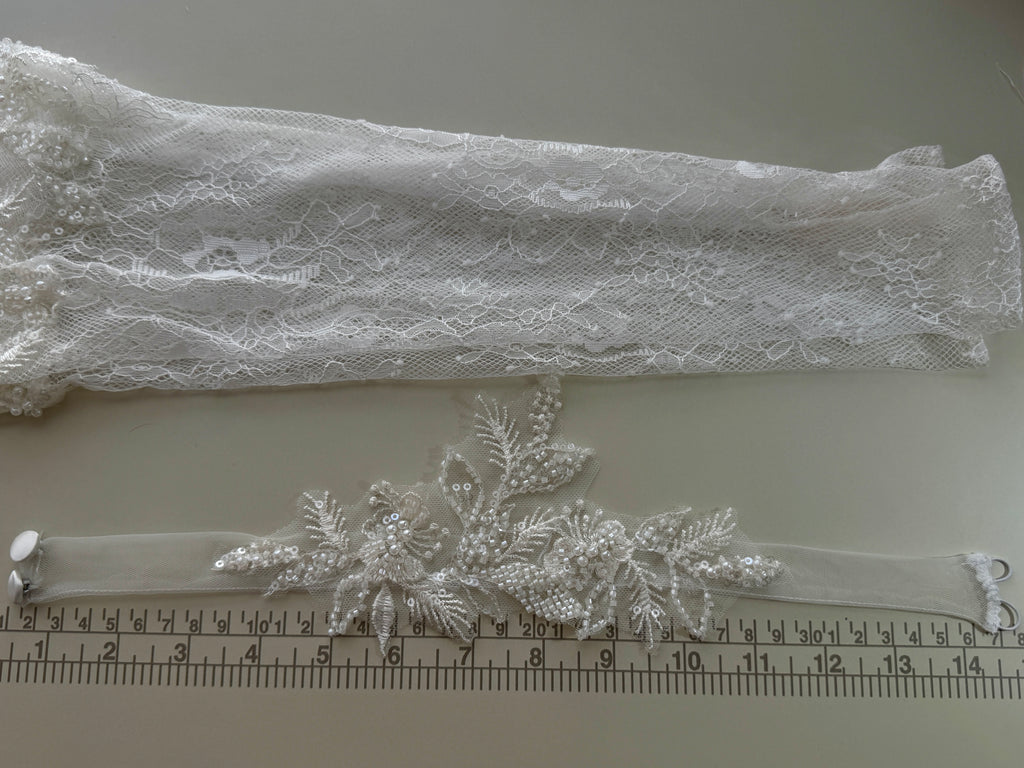 Ivory Lace Choker and Gloves Set