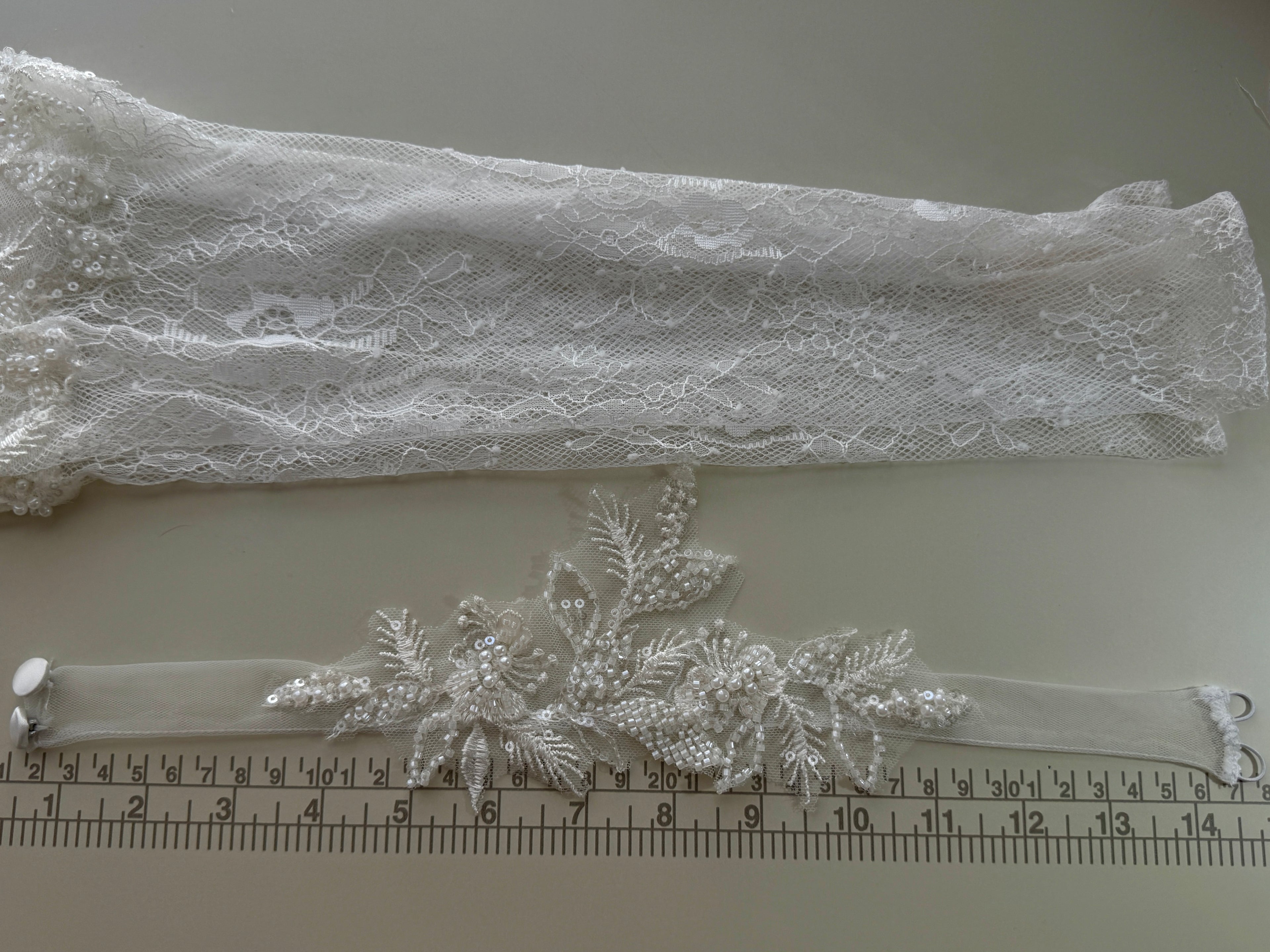 Ivory Lace Choker and Gloves Set