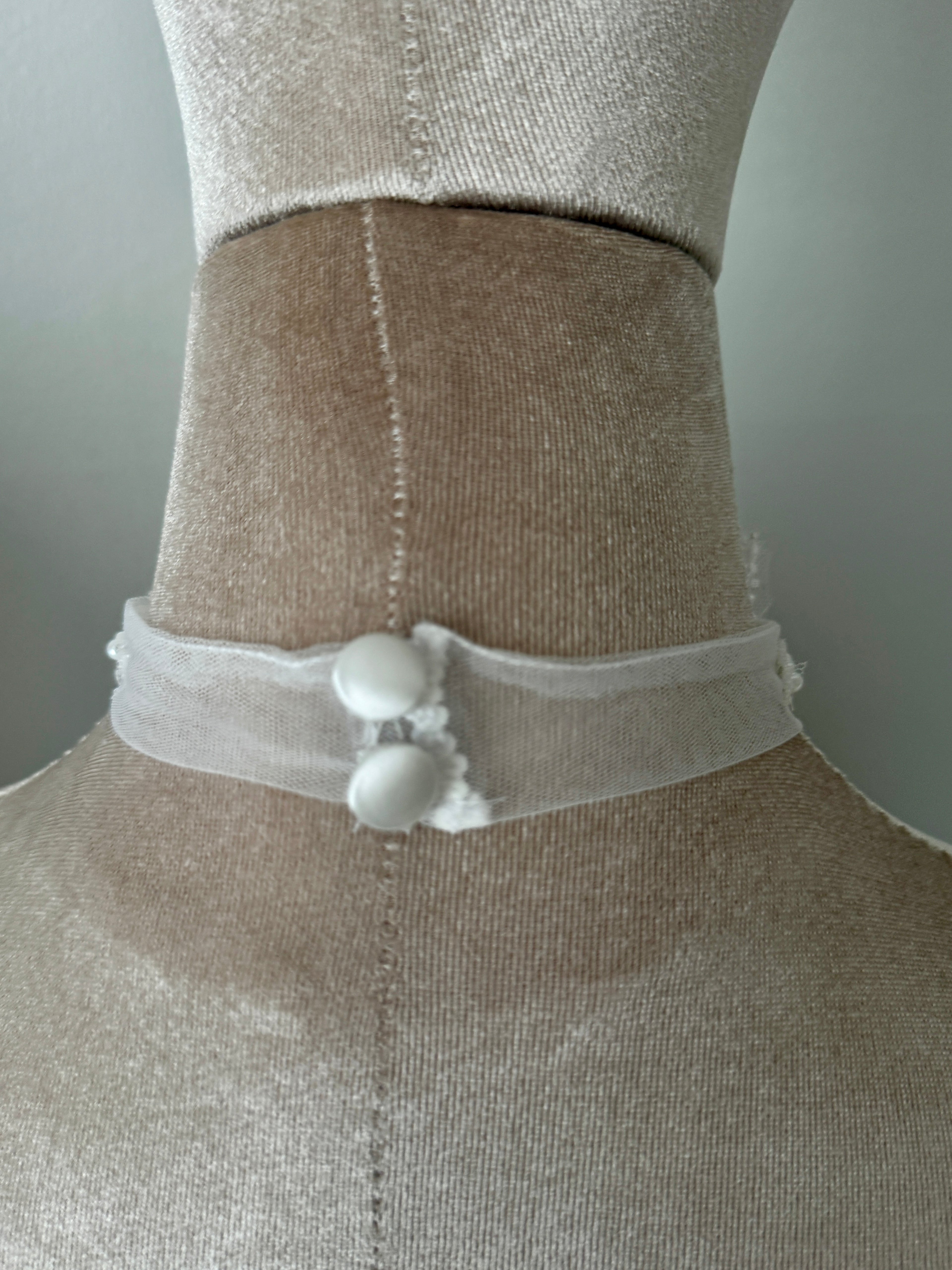 Ivory Lace Choker and Gloves Set